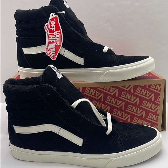 Vans Men’s Classic High-Tops Sk8-Hi
Cozy Hug Black
VN0A7Q5NBLK Sneakers - Picture 1 of 16